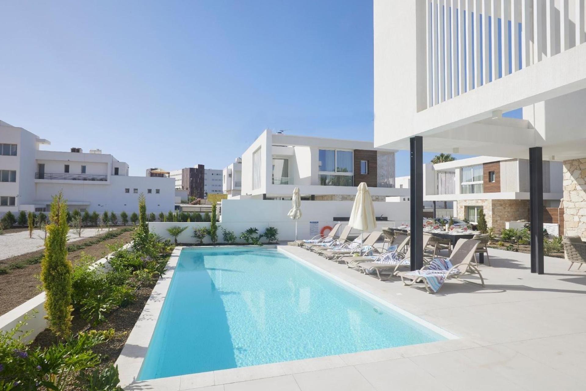 Schoenes Kube 1 In * Agia Napa